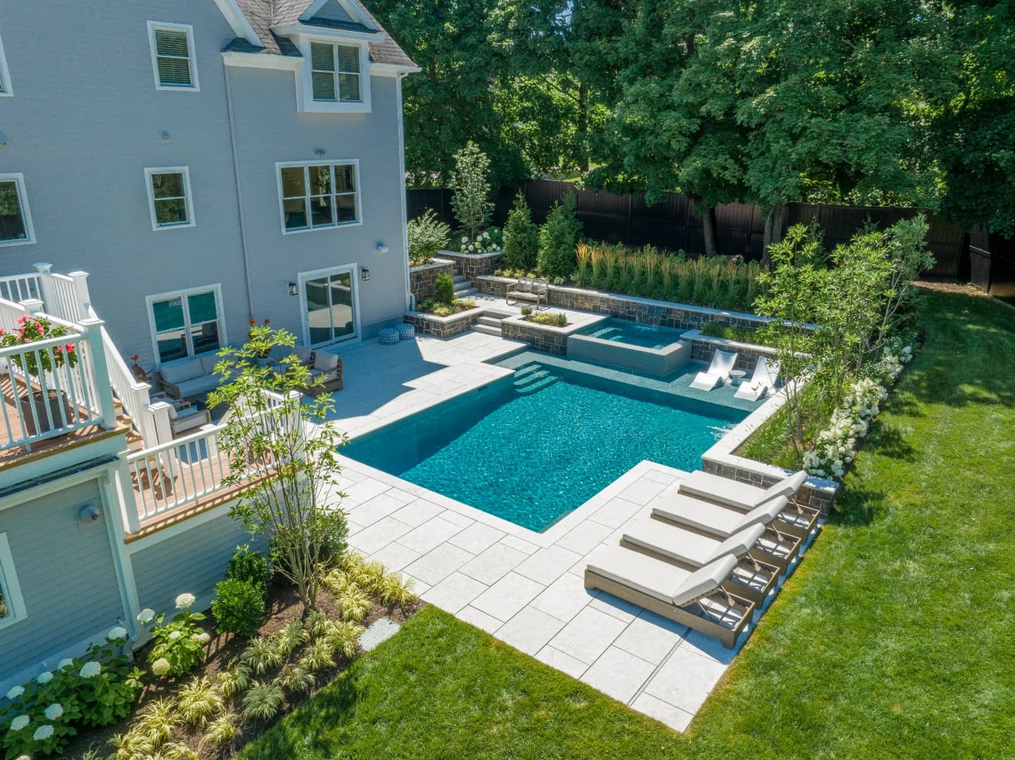 Geometric layout aerial