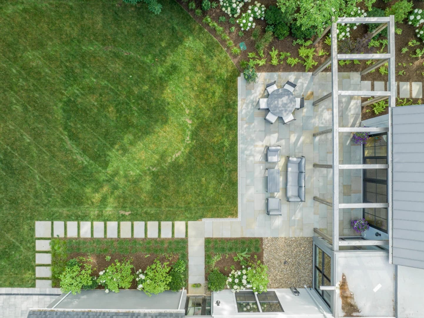 Geometric layout aerial