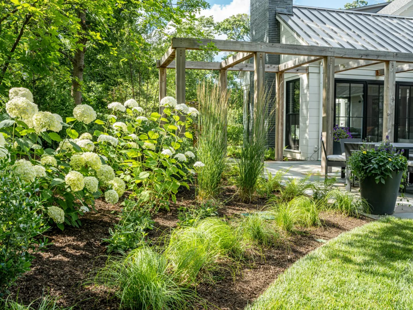 Textural garden rooms
