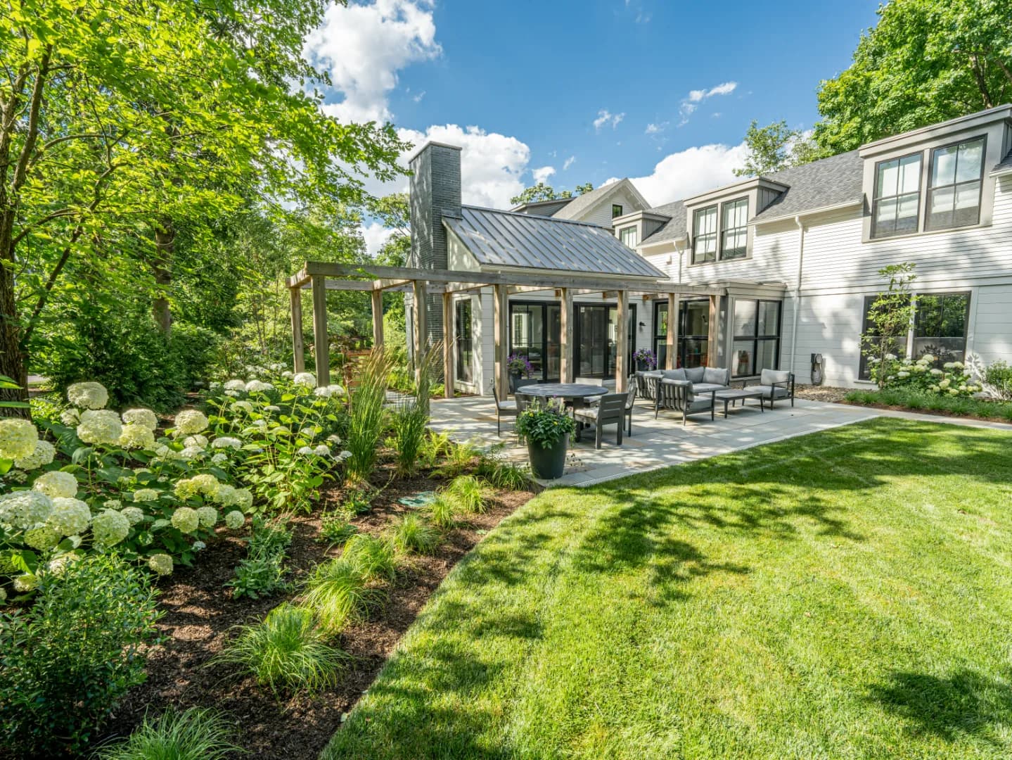 Outdoor living terrace
