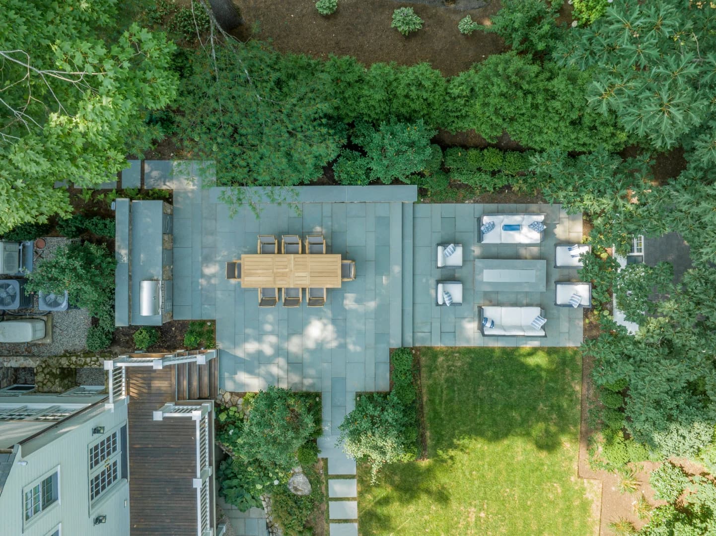 Multi-level layout aerial